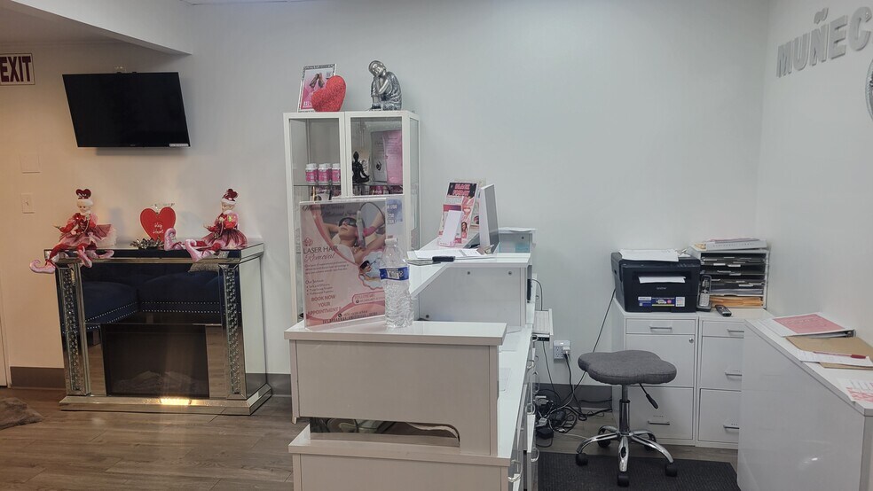 More Photos Of 365 Broadway, Amityville Medical For Lease