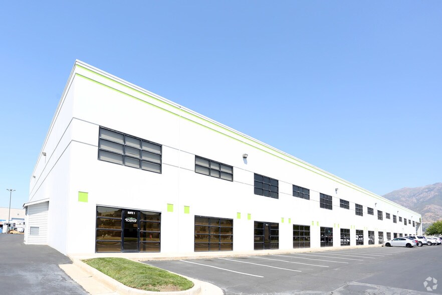 More Photos Of 695 N Kays Dr, Kaysville Warehouse For Lease