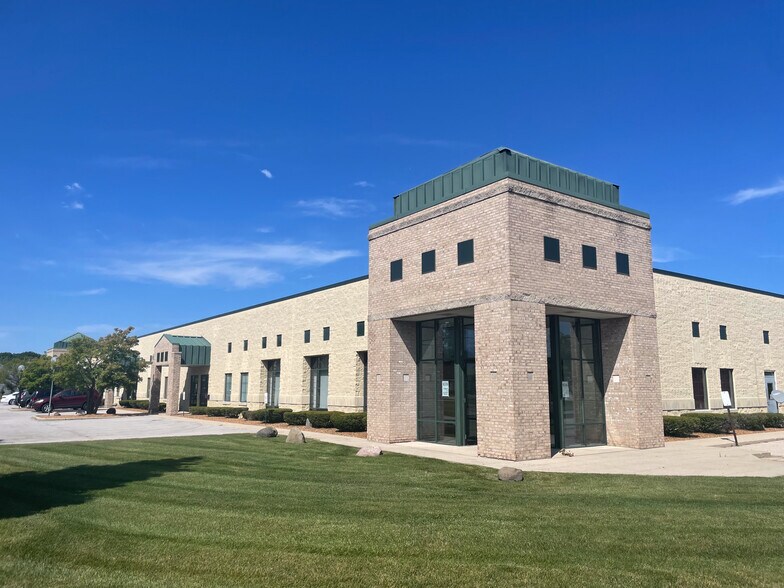 More Photos Of 8316-8350 N Steven Rd, Milwaukee Flex For Sale
