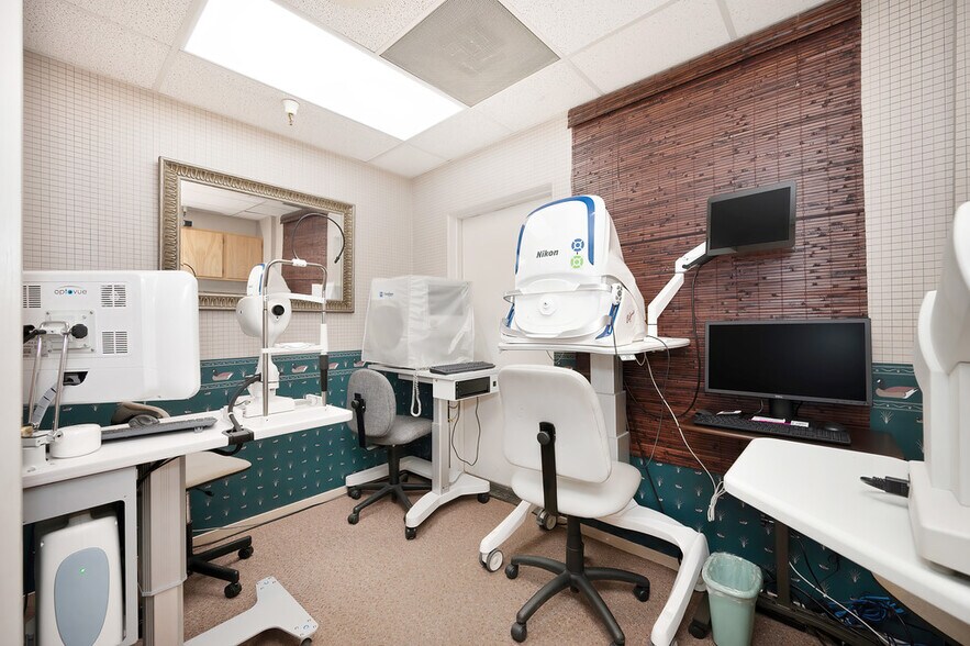 More Photos Of 11879 Kemper Rd, Auburn Office For Sale