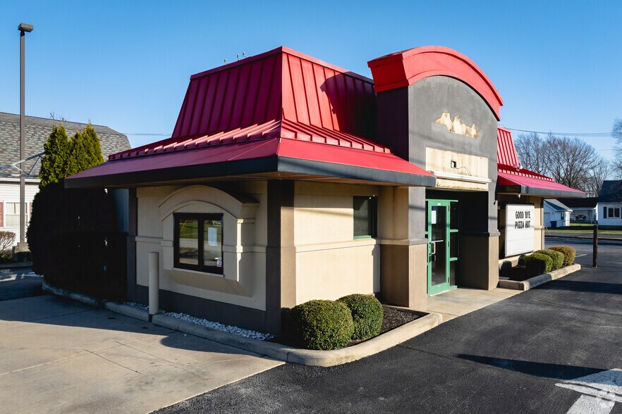Primary Photo Of 204 N Benton St, Oak Harbor Storefront For Sale