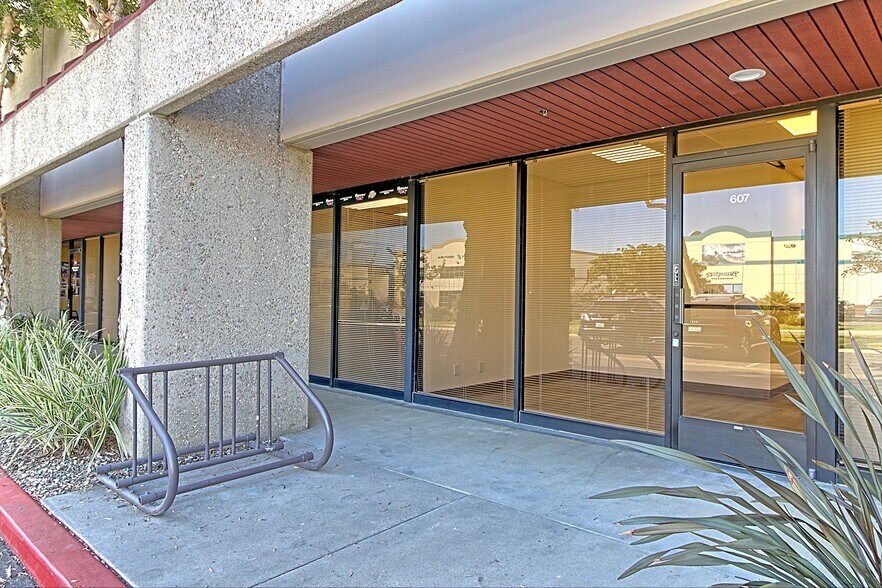 More Photos Of 1891 Goodyear Ave, Ventura Manufacturing For Lease