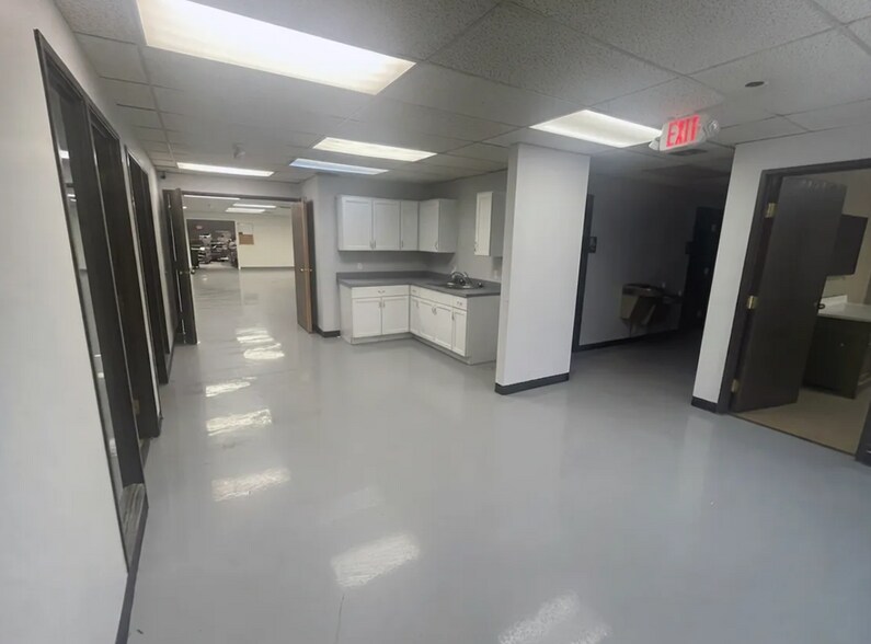 More Photos Of 1220-1242 Rankin Dr, Troy Warehouse For Lease