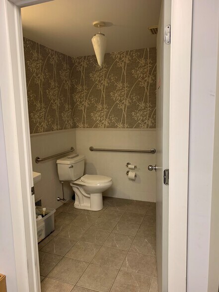 More Photos Of 111 Carleton Ave, Islip Terrace Medical For Lease