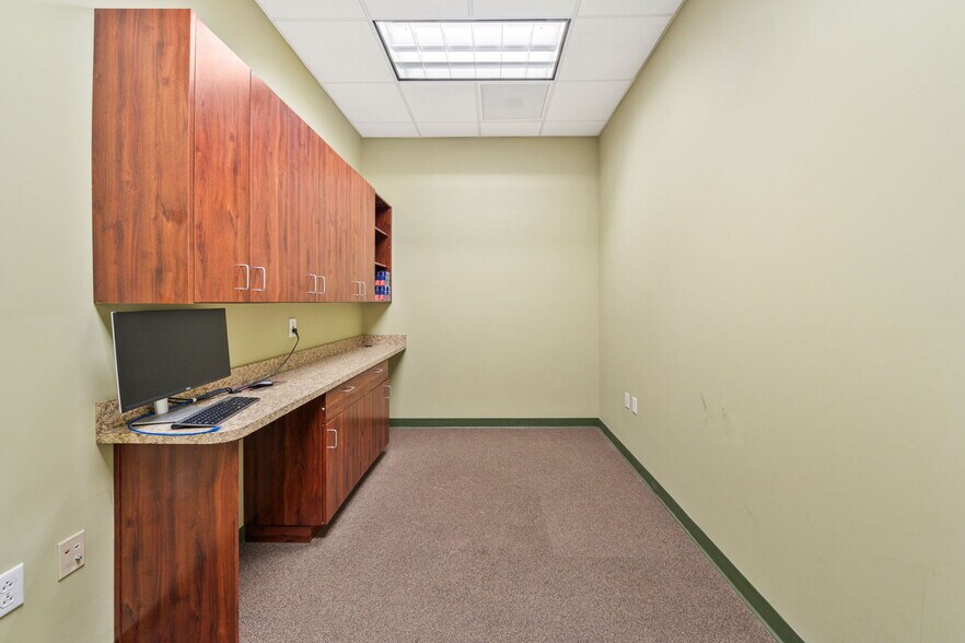 More Photos Of 11602 Lake Underhill Rd, Orlando Flex For Lease
