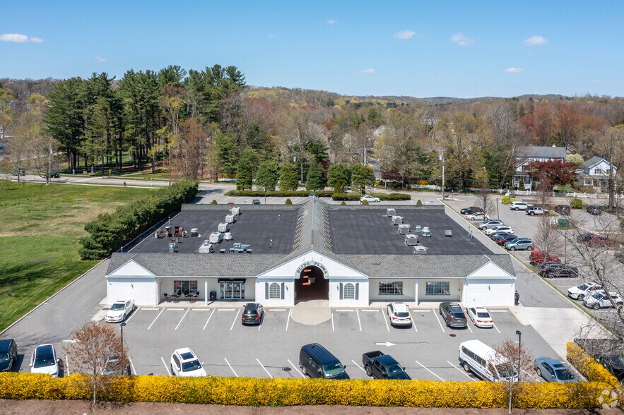More Photos Of 111 Bedford Rd, Armonk Storefront Retail Office For Lease