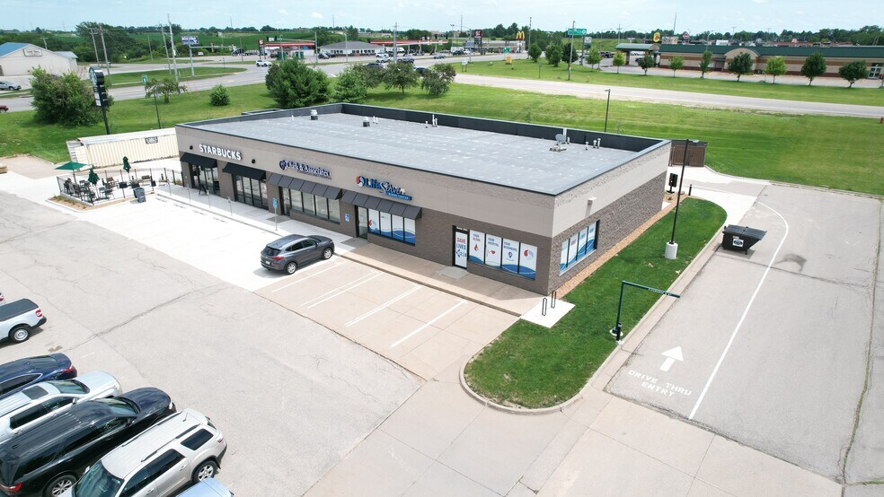 More Photos Of 3109 S Center St, Marshalltown Service Station For Sale