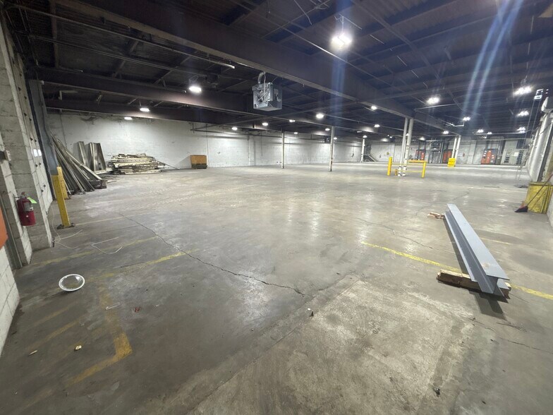 More Photos Of 315 N 9th St, St Charles Distribution For Lease
