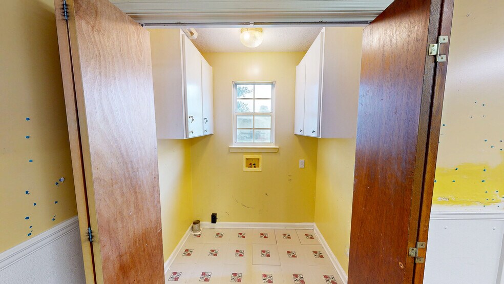 More Photos Of 104 N Herring St, Dothan Office For Sale