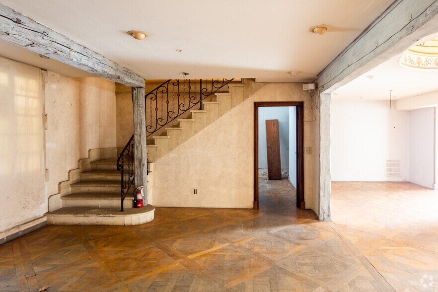 More Photos Of 1832 S Sepulveda Blvd, Los Angeles Storefront Retail Residential For Sale