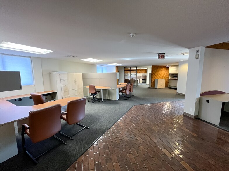 More Photos Of 524 N Main St, South Hutchinson Bank For Sale