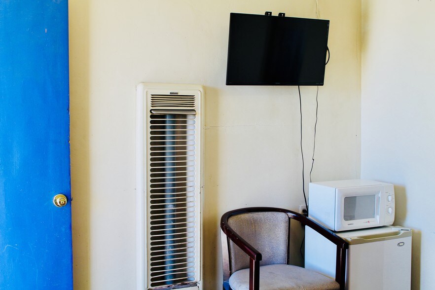 More Photos Of 2128 State Highway 58 Business Route E, Mojave Hotel For Sale