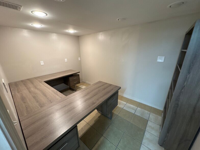 More Photos Of 703 Widewater Dr, Lafayette Warehouse For Lease