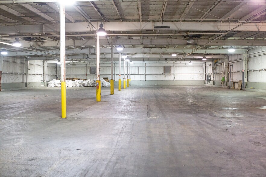 More Photos Of 1550 Phillips St, Dyersburg Manufacturing For Lease