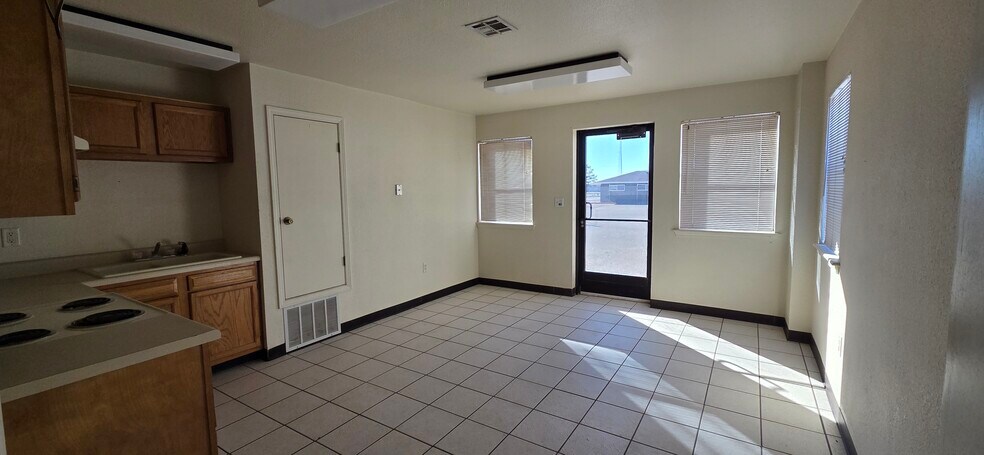 More Photos Of 2401 Lawrence Blvd, Alamogordo Warehouse For Sale