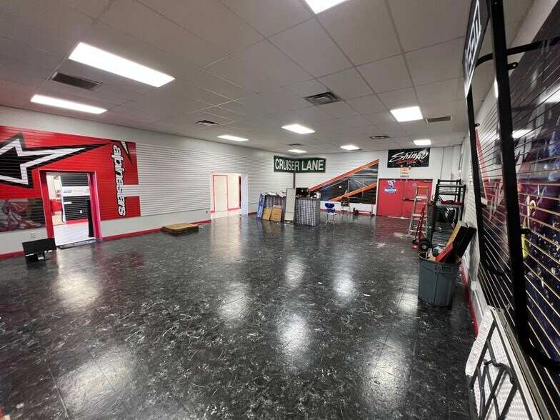 More Photos Of 7000 Park Blvd, Pinellas Park Freestanding For Lease