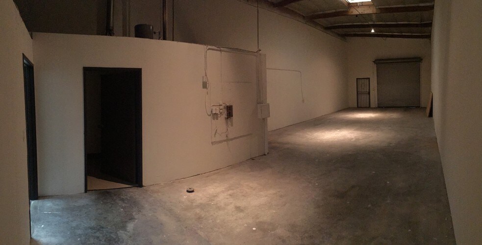 More Photos Of 7505 Jurupa Ave, Riverside Light Manufacturing For Lease