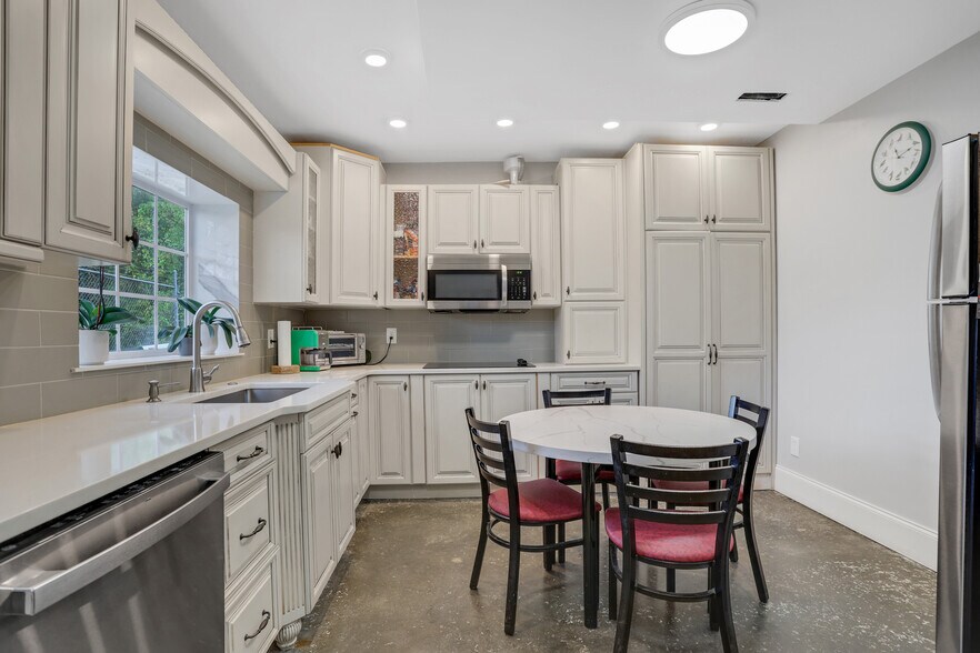 More Photos Of 1385 English St NW, Atlanta Warehouse For Sale