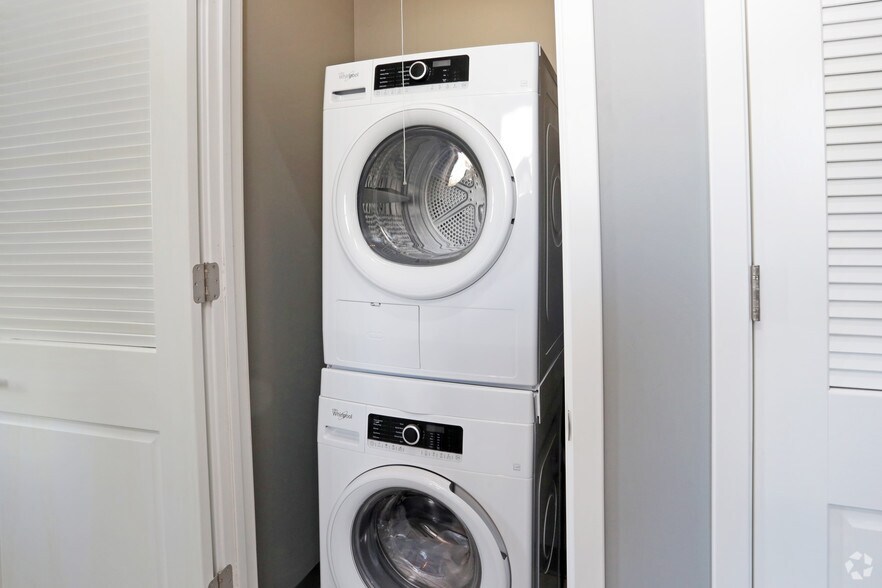 More Photos Of 511 Pershing Ave, Davenport Multifamily For Sale