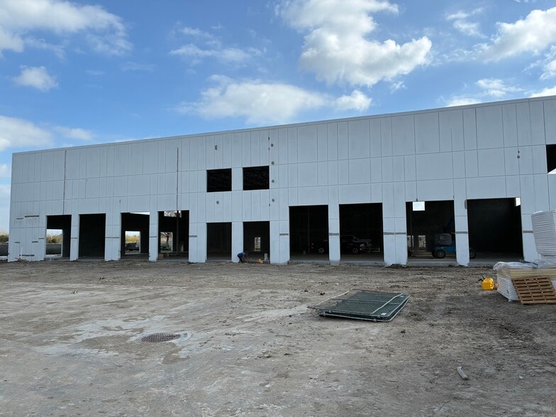 Primary Photo Of 14410 Fondren rd, Missouri City Warehouse For Lease