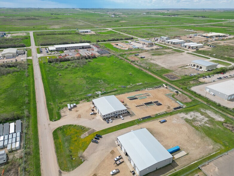 More Photos Of 509 Well St, Williston Warehouse For Lease