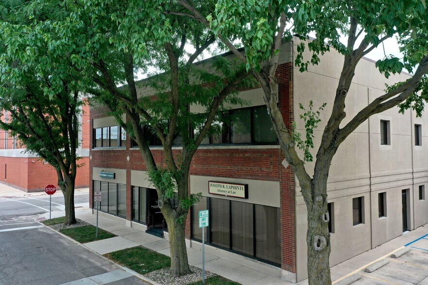 More Photos Of 202 1st St SE, Mason City Office For Lease