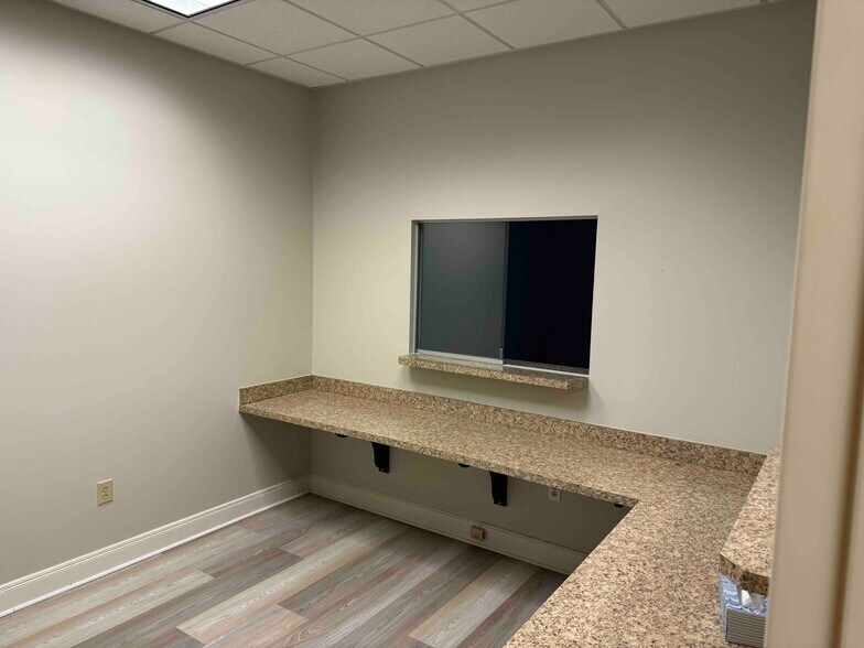 More Photos Of 897 Von Kolnitz Rd, Mount Pleasant Medical For Lease