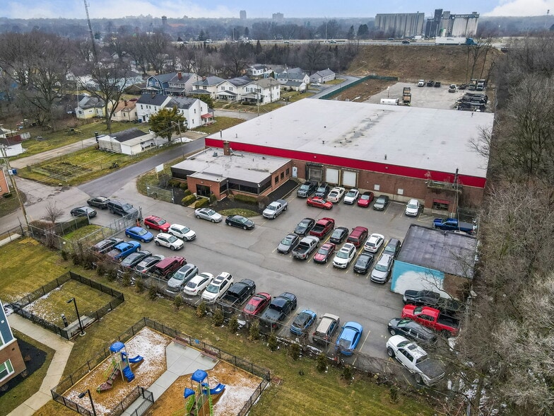 More Photos Of 808 Rhoads Ave, Columbus Warehouse For Lease