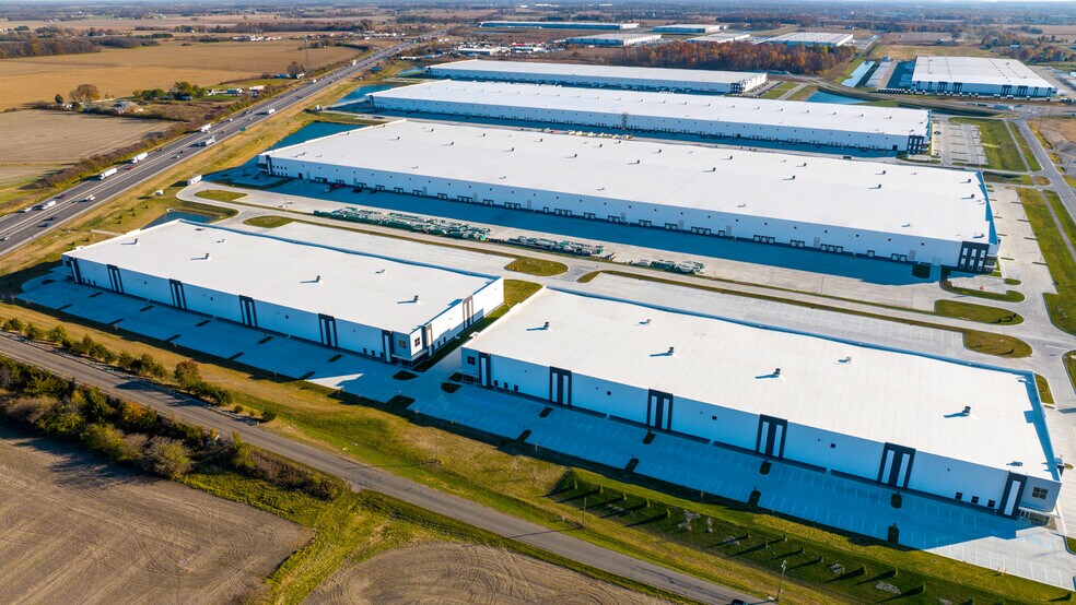 More Photos Of 5789 N Graham Rd, Whiteland Distribution For Lease