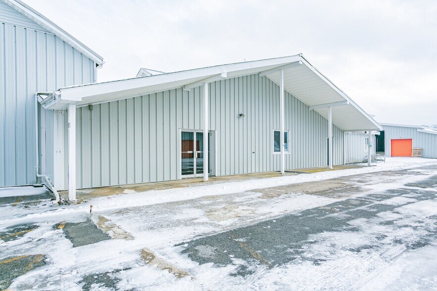 More Photos Of 2926 Main St, Caledonia Self Storage For Lease