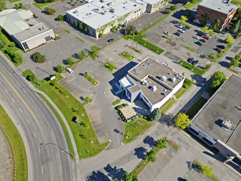More Photos Of 1165 Rue Volta, Boucherville Restaurant For Lease
