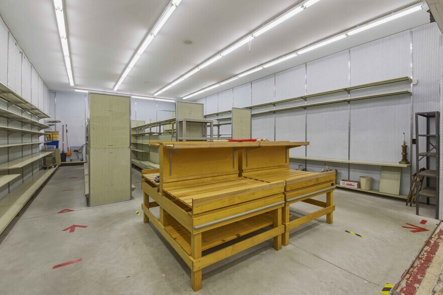More Photos Of 7024 Hwy 6, Tobermory Storefront Retail Residential For Sale