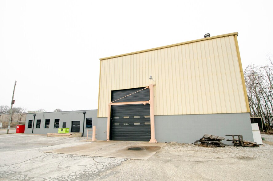 More Photos Of 1452 N National Ave, Springfield Warehouse For Sale