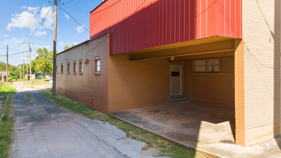 More Photos Of 116 E Robert S Kerr Blvd, Wynnewood Medical For Sale