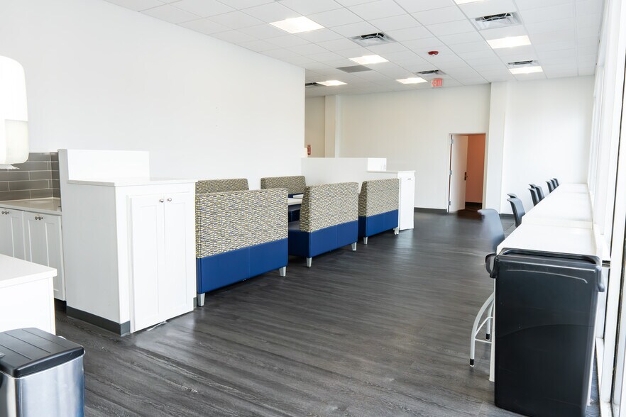 More Photos Of 3733 University Blvd W, Jacksonville Office For Lease