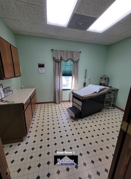 More Photos Of 1206 W Fountain Rd, Webb City Office For Sale