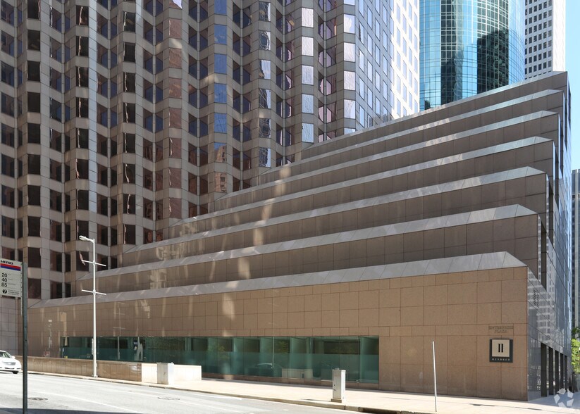 More Photos Of 1100 Louisiana St, Houston Office For Lease