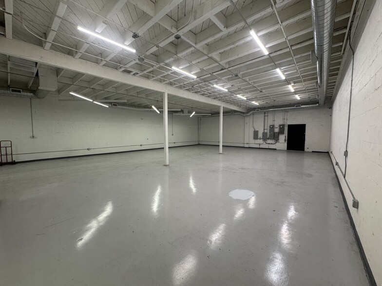 More Photos Of 1412 S Gerhart Ave, Commerce Warehouse For Lease