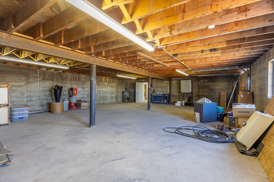 More Photos Of 27 S Broadway, Cortez Flex For Sale