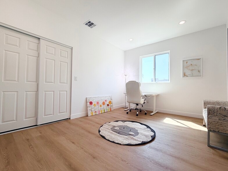 More Photos Of 4627 Rosewood Ave, Los Angeles Multifamily For Sale