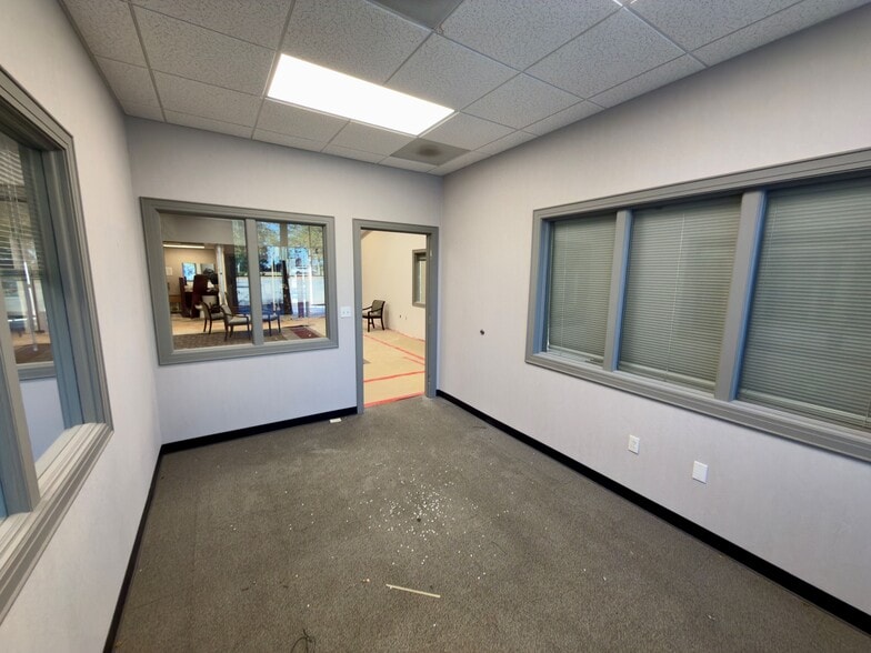 More Photos Of 5061 N 12th Ave, Pensacola Bank For Lease