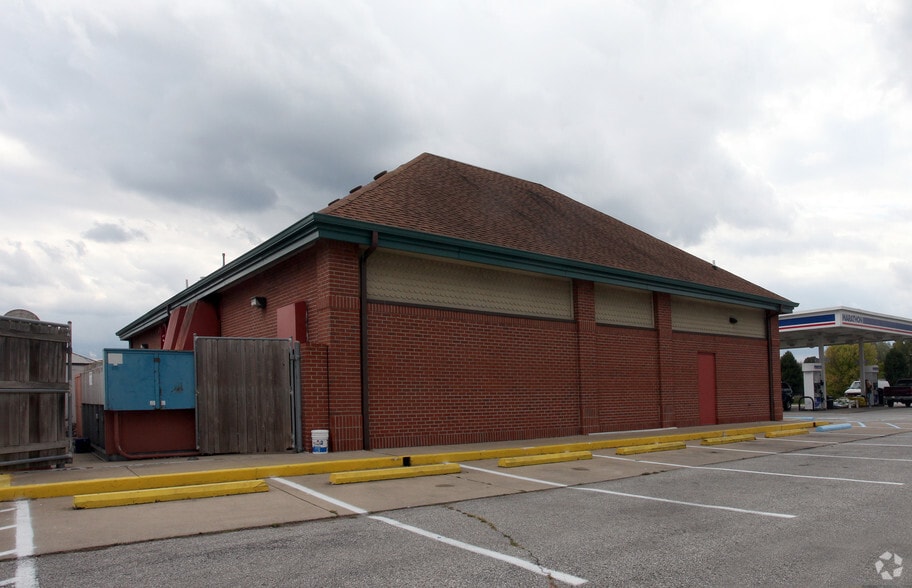 More Photos Of 801 Southfield Dr, Plainfield Convenience Store For Sale