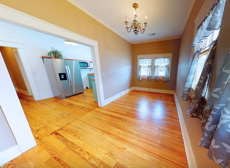 More Photos Of 111 West Orange St, Jesup Freestanding For Lease