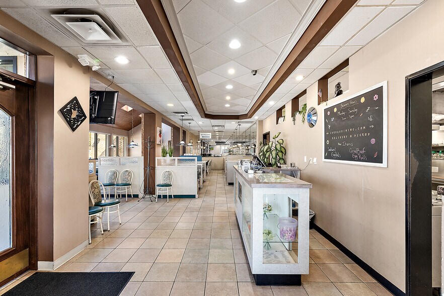 More Photos Of 37116 S Groesbeck Hwy, Clinton Township Restaurant For Sale