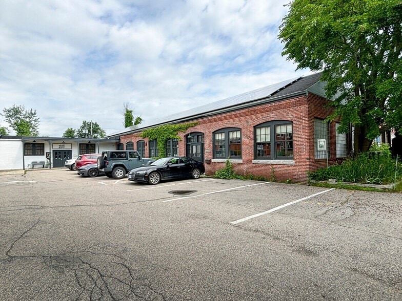 Primary Photo Of 959 Islington St, Portsmouth Freestanding For Lease