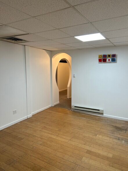 More Photos Of 101-103 W 17th St, New York Storefront Retail Residential For Lease