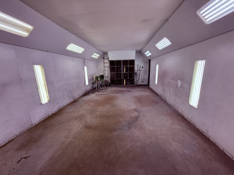 More Photos Of 5508 Benchmark Ln, Sanford Warehouse For Sale