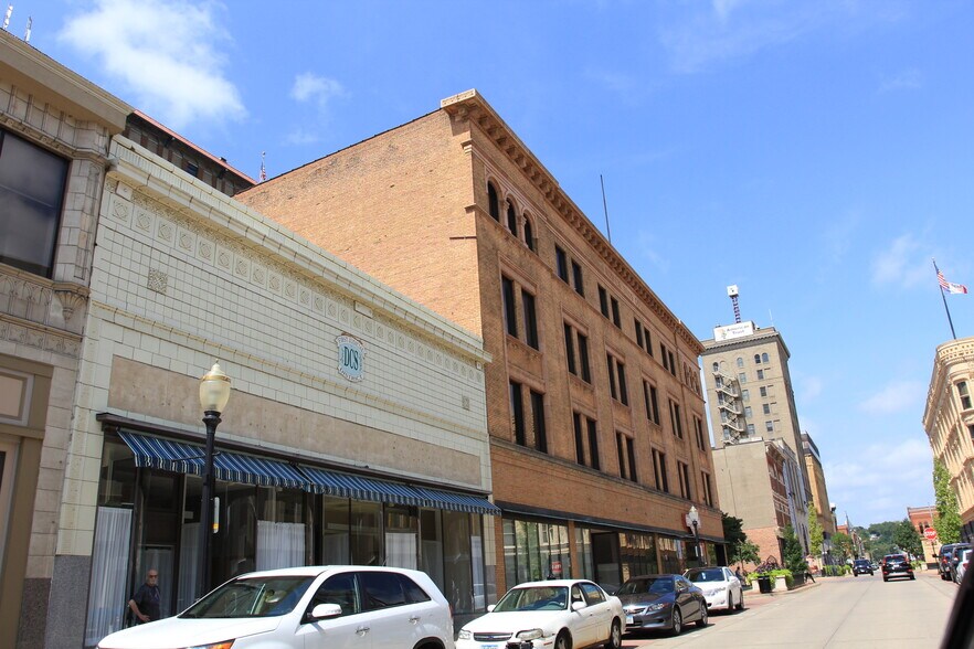 More Photos Of 799 Main St, Dubuque Apartments For Lease
