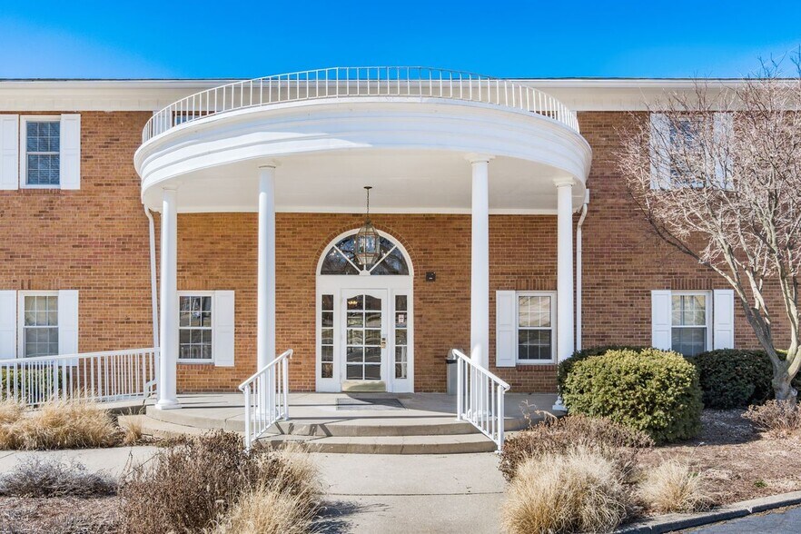 More Photos Of 6649 N High St, Worthington Medical For Sale