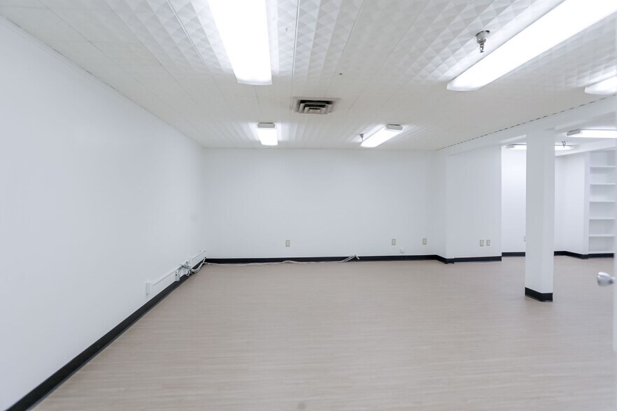 More Photos Of 2334 Production Dr, Indianapolis Warehouse For Lease
